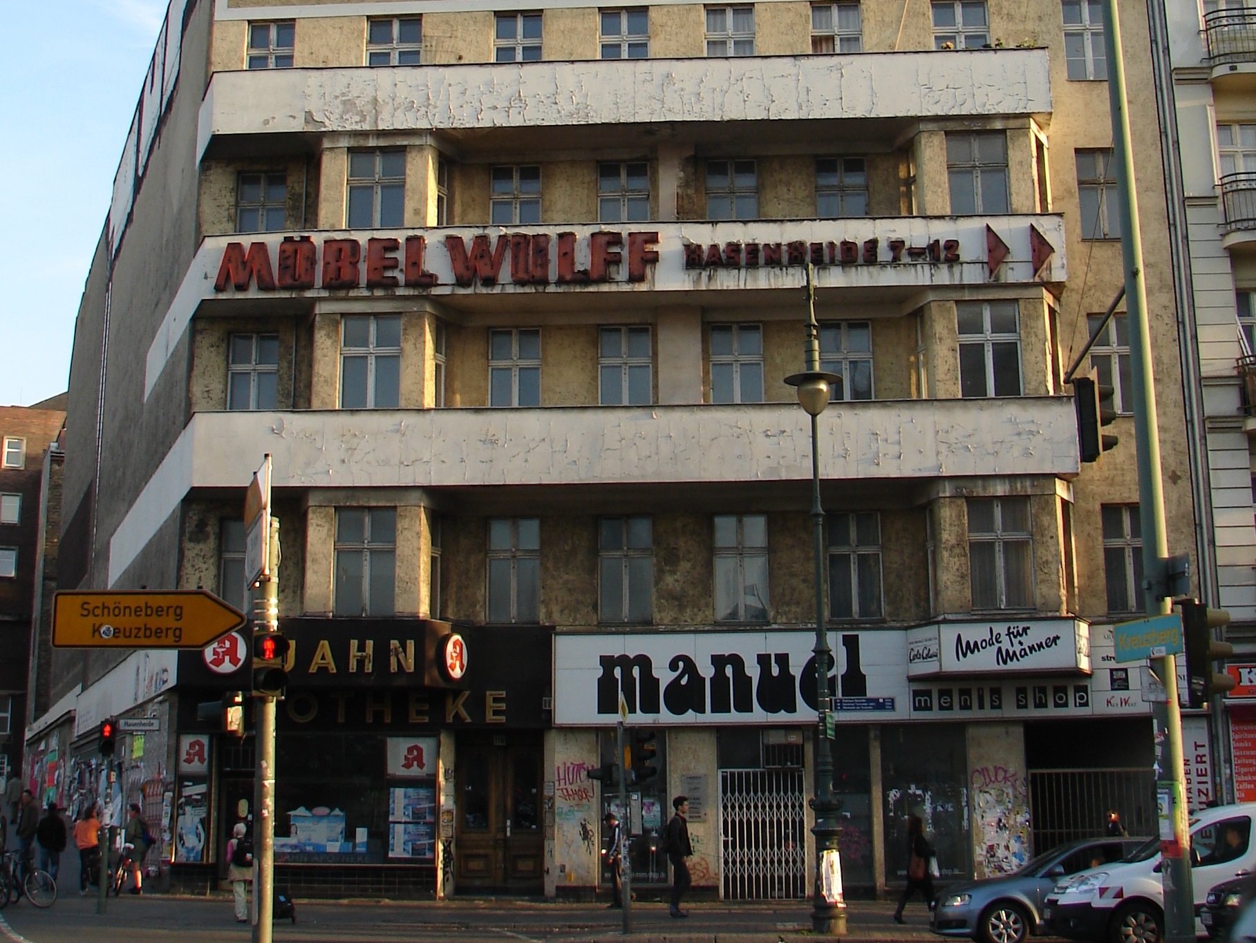 Past Present // The Last Unrenovated Building on Hermannplatz